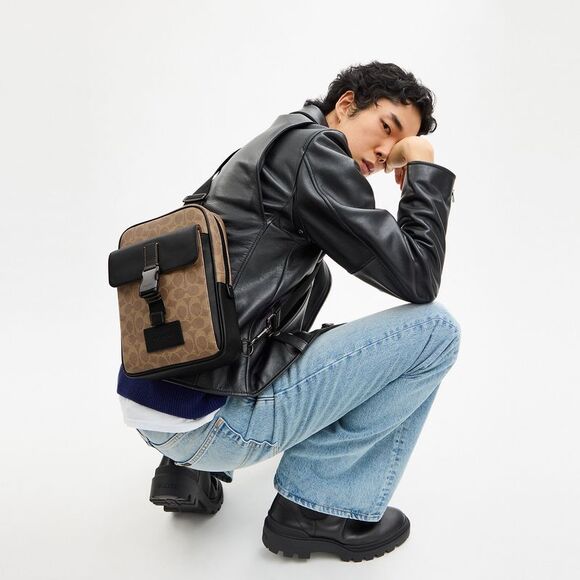 NWT Coach Outlet Track Pack In Signature Canvas - Picture 4 of 5